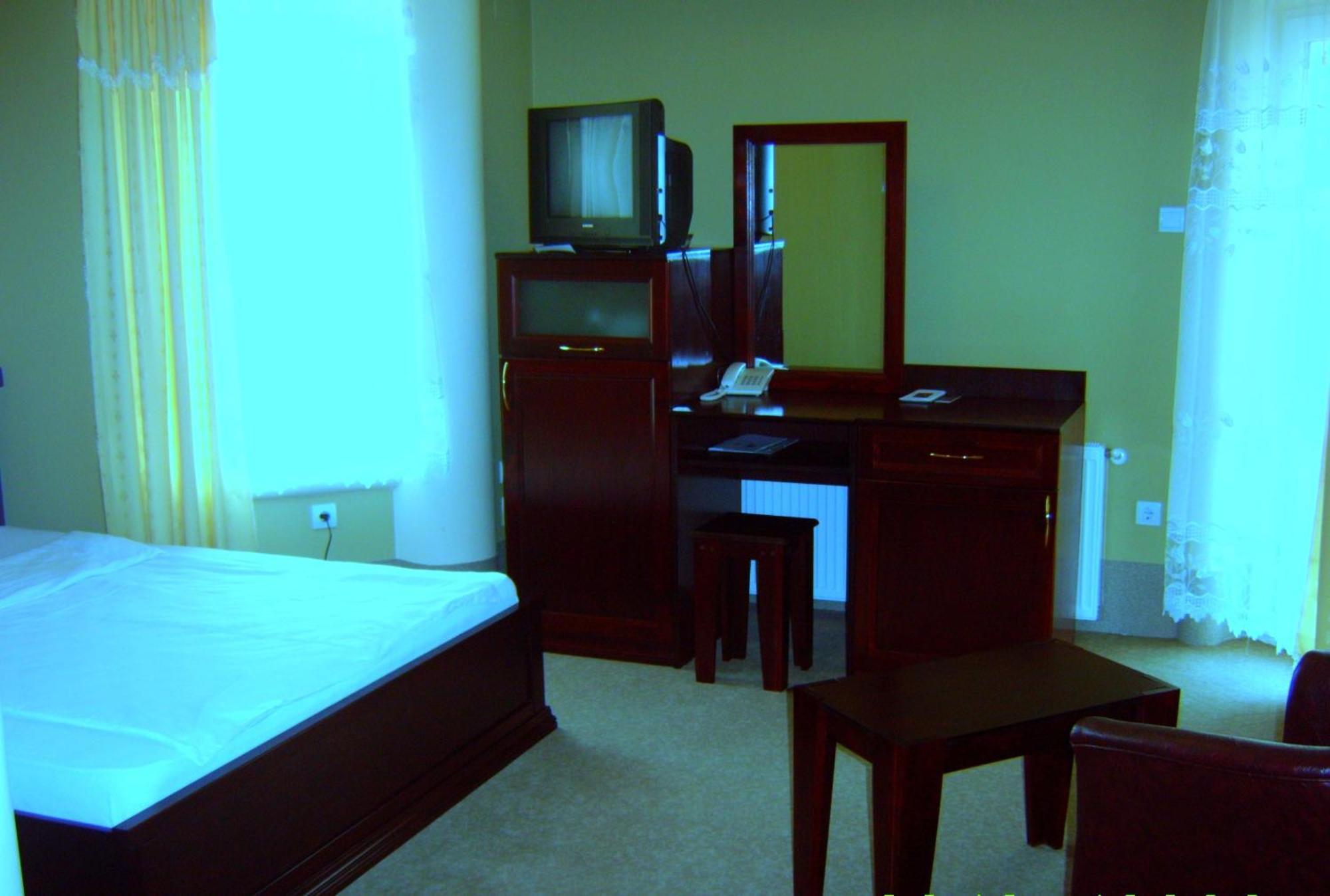 Hotel Vila Mitic Luxx Spa Centar Leskovac  Ngoại thất bức ảnh