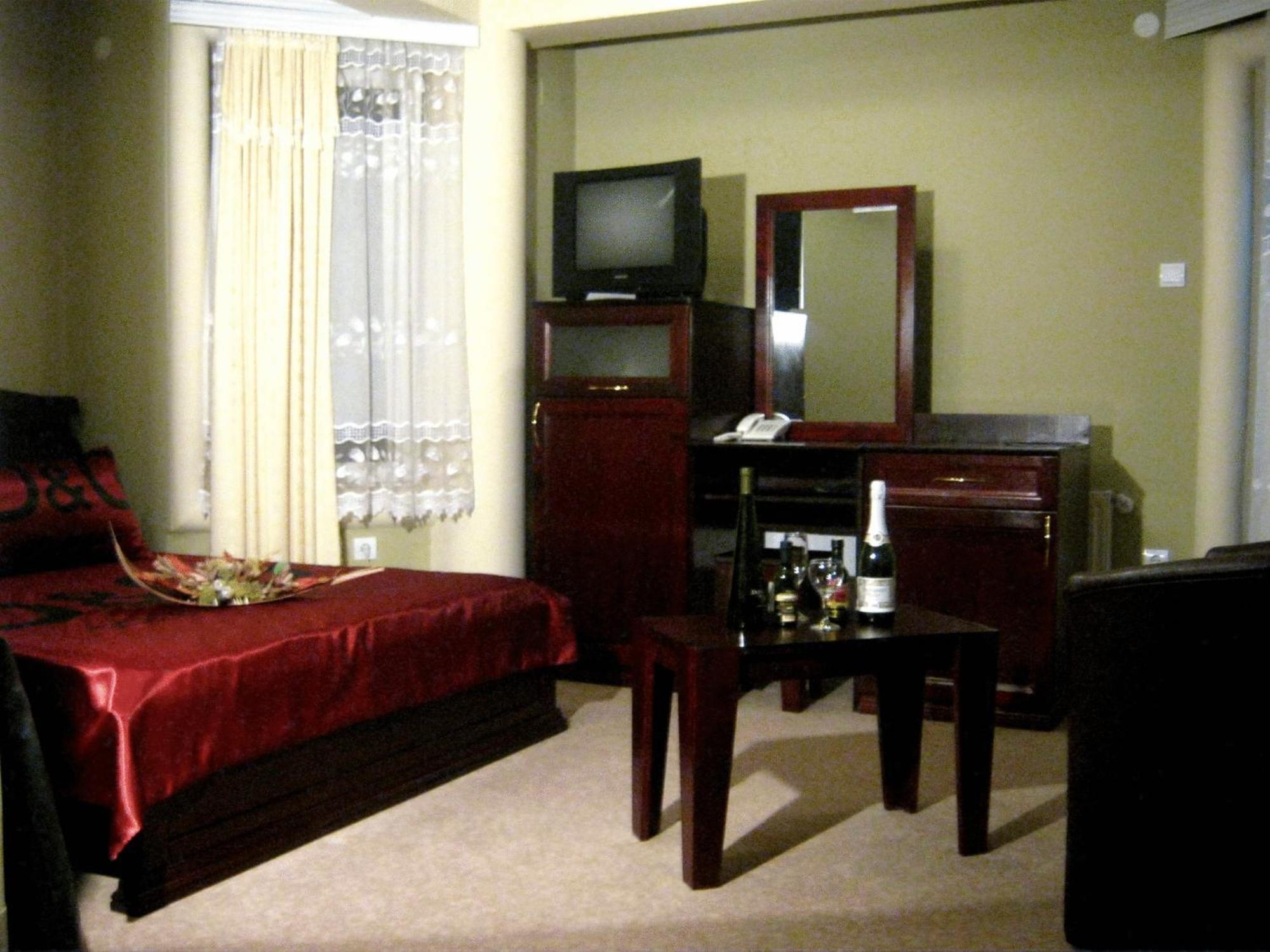 Hotel Vila Mitic Luxx Spa Centar Leskovac  Ngoại thất bức ảnh