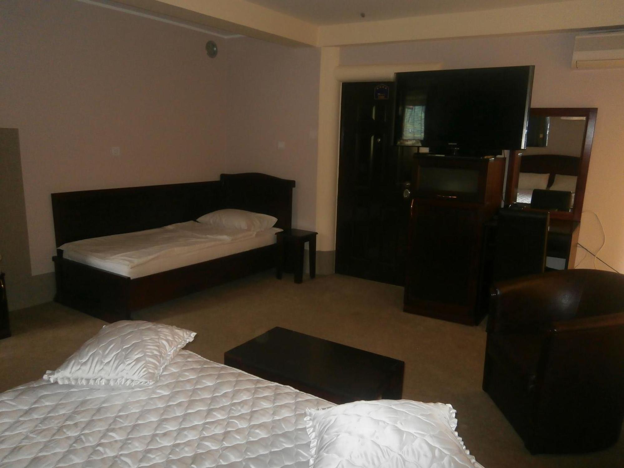 Hotel Vila Mitic Luxx Spa Centar Leskovac  Ngoại thất bức ảnh