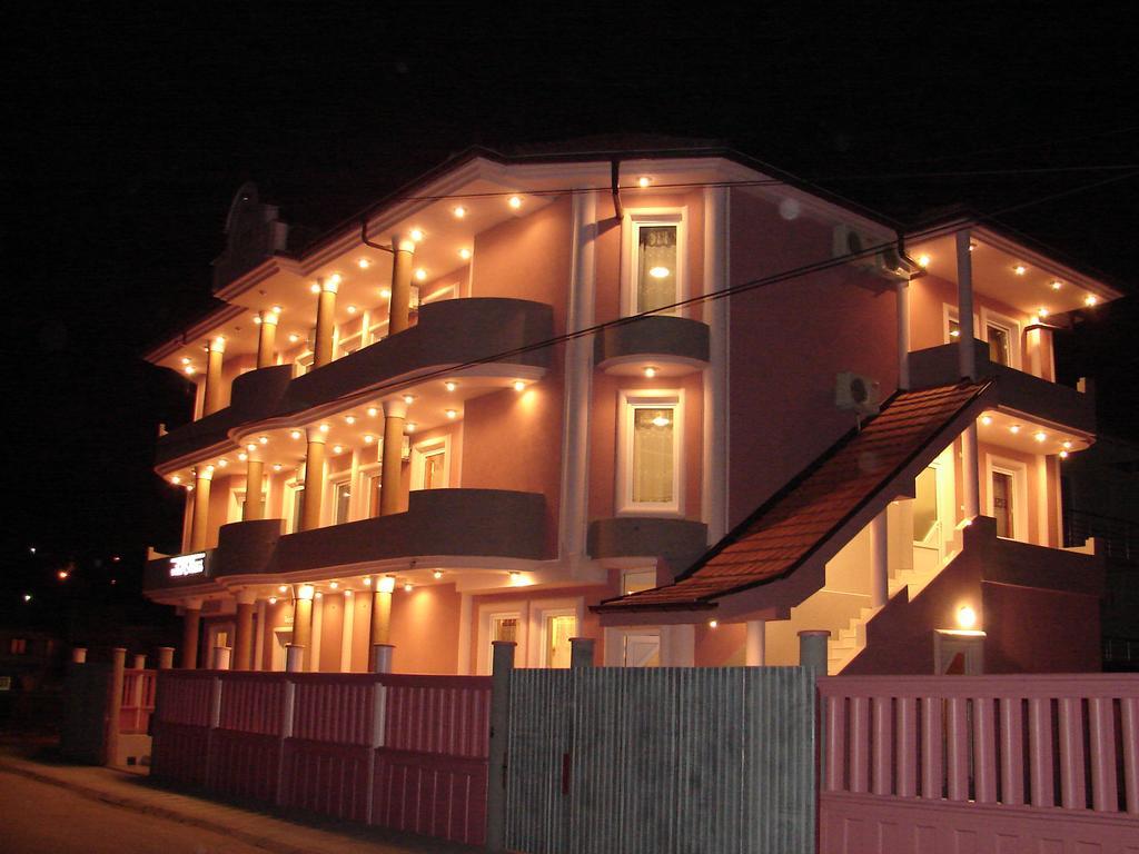 Hotel Vila Mitic Luxx Spa Centar Leskovac  Ngoại thất bức ảnh